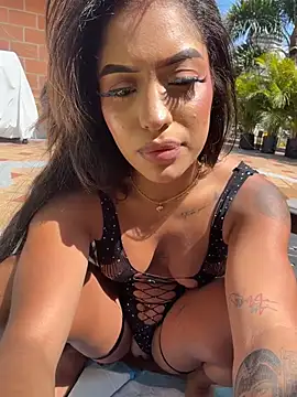 צ'אט XXX בשידור חי של MystiqueXXX