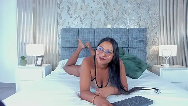 Chat +18 de Victoria_Bailey ao vivo