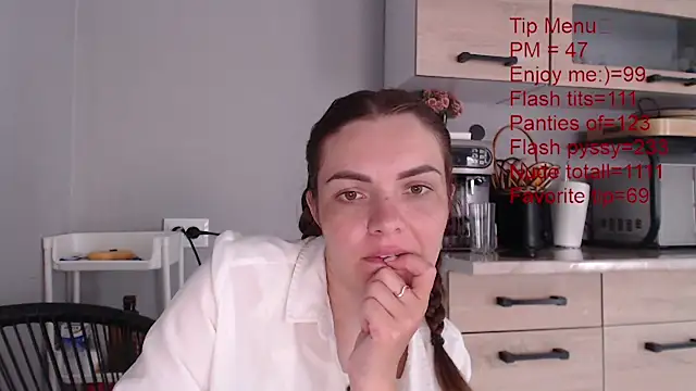 _JustmeHere_ Adlı Modelin Canlı XXX Sohbeti