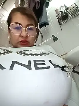 Chat XXX ao vivo de AlexxiaaMat