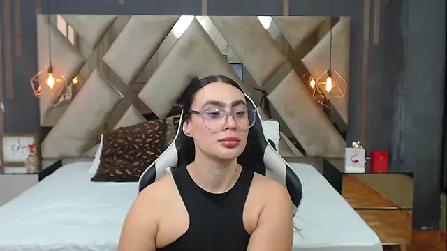 MartinaaFit Adlı Modelin Canlı XXX Sohbeti