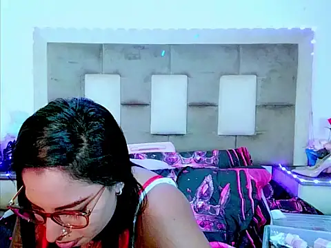 indiantopaz694u Adlı Modelin Canlı XXX Sohbeti