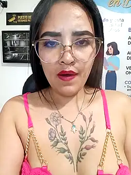 צ'אט XXX בשידור חי של MAYE__13