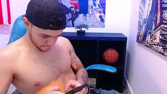 Chatroom XXX en direct de Brian_Adler