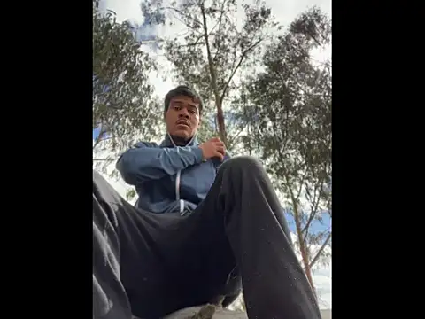 Ugh_Manux's Webcam Show