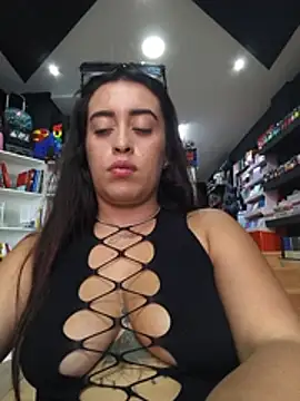 MissNyraSecret Chat XXX in diretta