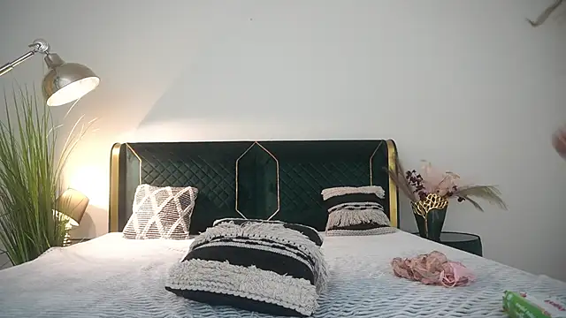 CyrenaLuxe's Live XXX Chat
