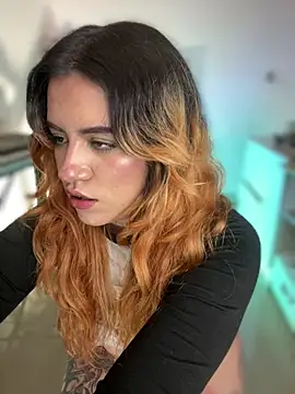 NikkiNix Chat XXX in diretta