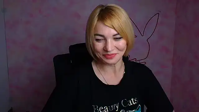 CuttieEmmaのライブXXXチャット