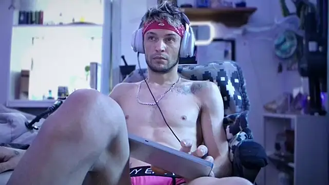 Trystan_Spellman Show in webcam