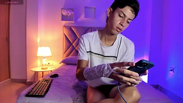 Baby_noahtt's Live XXX Chat