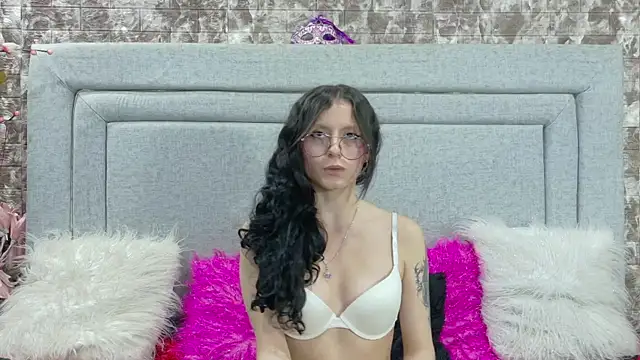 Naomimolie Chat XXX in diretta