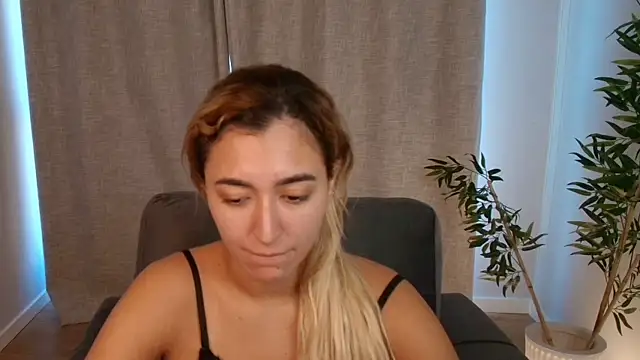 Luuna_Velvvet Chat XXX in diretta