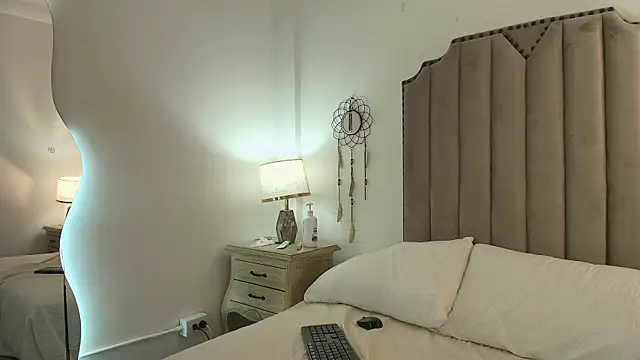 XXX chat uživo modela Julietta___