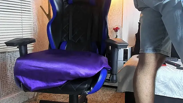 Daniel_huge22 Adlı Modelin Canlı XXX Sohbeti