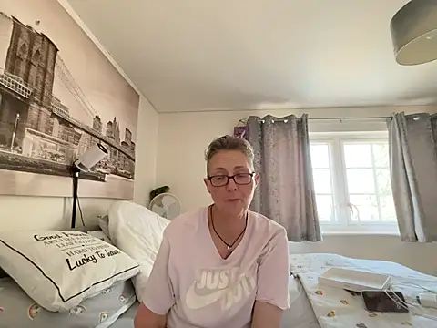 Curvy-Jinx Live XXX Chat