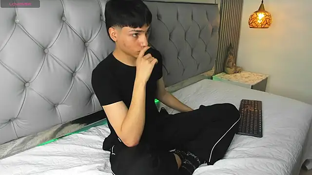 SamBlack_ Adlı Modelin Canlı XXX Sohbeti