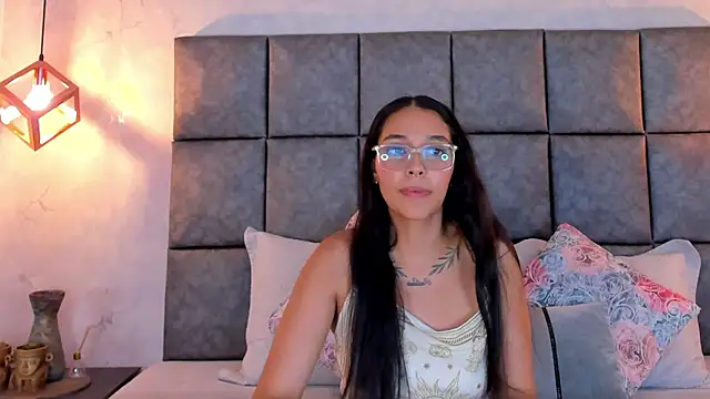Chat +18 de Roseaurora ao vivo