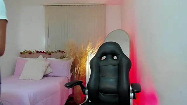 Chat XXX en directo de Charlotte_pleasure