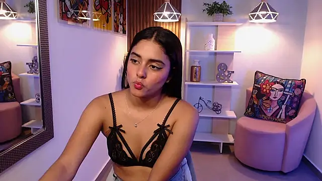 _Lucy_Grey_ Adlı Modelin Canlı XXX Sohbeti