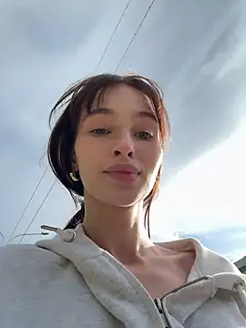 -missbehaving-'s Live XXX Chat