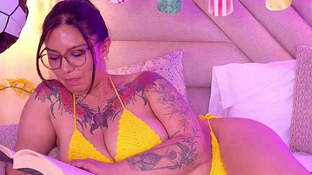 Sharlot18's Live XXX Chat
