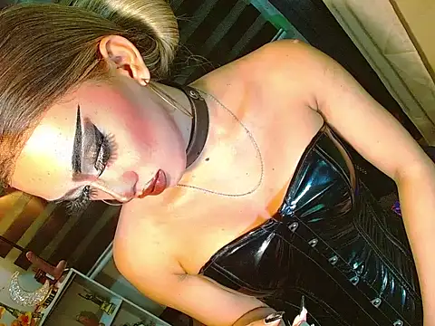 HOLLYWOOD_QUEEN_88 Live XXX-chat