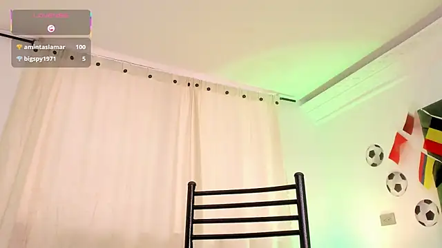 AllexJacob élő XXX-chatje