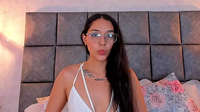 Roseaurora's Live XXX Chat