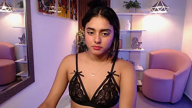 _Lucy_Grey_ Adlı Modelin Canlı XXX Sohbeti
