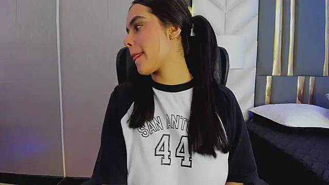 Chat +18 de ChloeHarper_ ao vivo