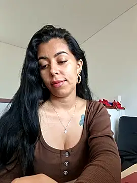 Chatroom XXX en direct de Luianna