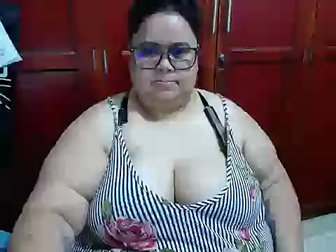 hotlesby4uxxx 现场XXX聊天