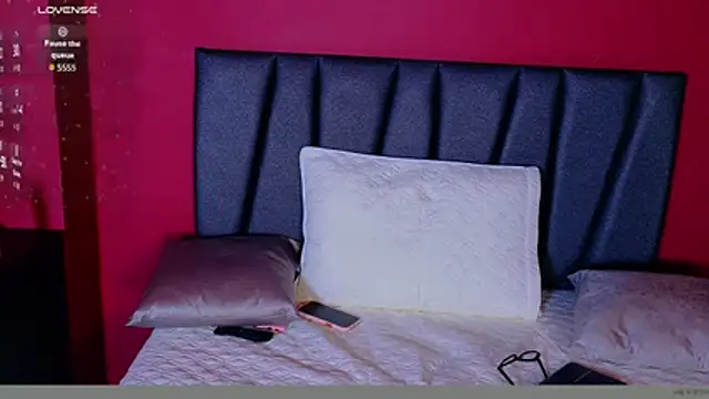 Charlott__18 – Naživo XXX chat