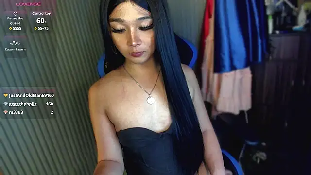 แชท XXX สดของ TrinityFucksYou