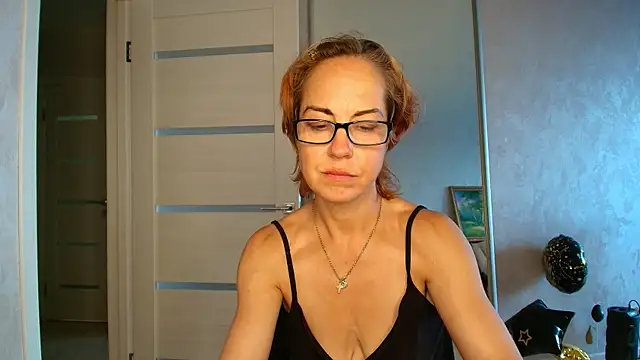 LioraWeiss' Live XXX Chat