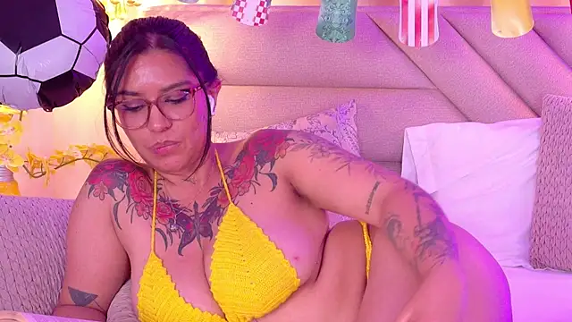 Sharlot18's Live XXX Chat