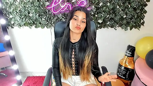 DestinyHills – Live XXX-chat