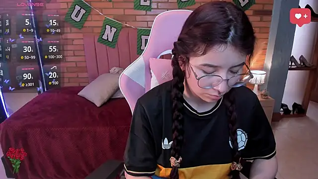 Amy_joones Live XXX-chat