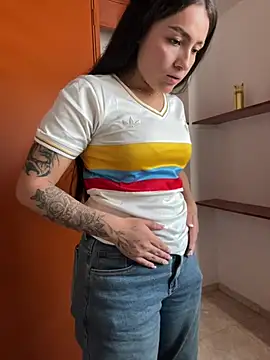 Chat XXX en directo de Alyha_cortes_