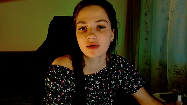 KiraVair's Live XXX Chat