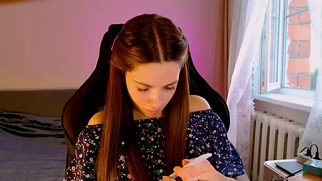KiraVair Chat XXX in diretta