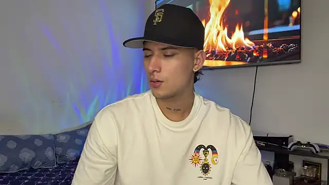 SexxxySquirterStev777 现场XXX聊天