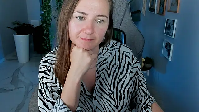 Golden_Dragon live XXX chat