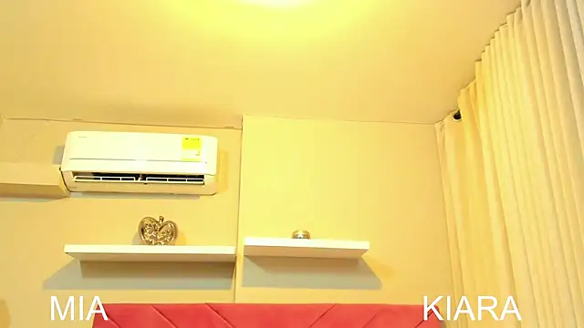 Kiara_Curls' Live XXX Chat