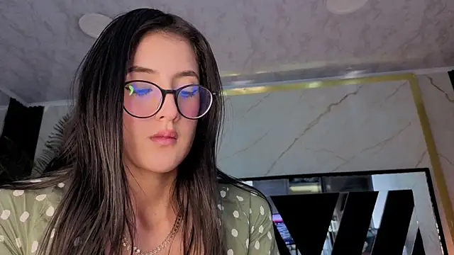 Princess_Violett Adlı Modelin Canlı XXX Sohbeti