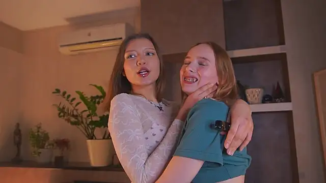 XXX chat uživo modela HelaineLube
