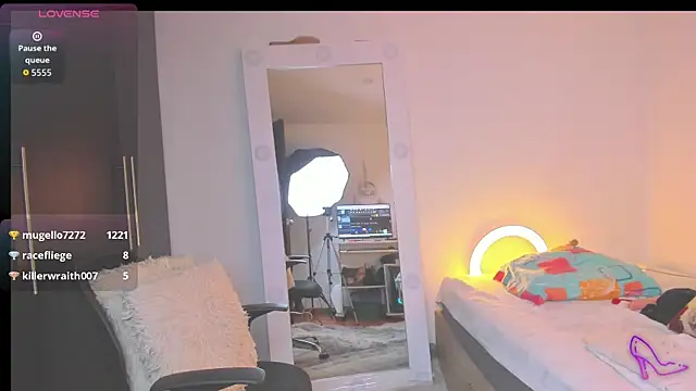 SharonVelvet 即時 XXX 聊天
