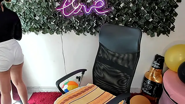DestinyHills' Live XXX Chat
