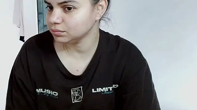 karoll8 Adlı Modelin Canlı XXX Sohbeti